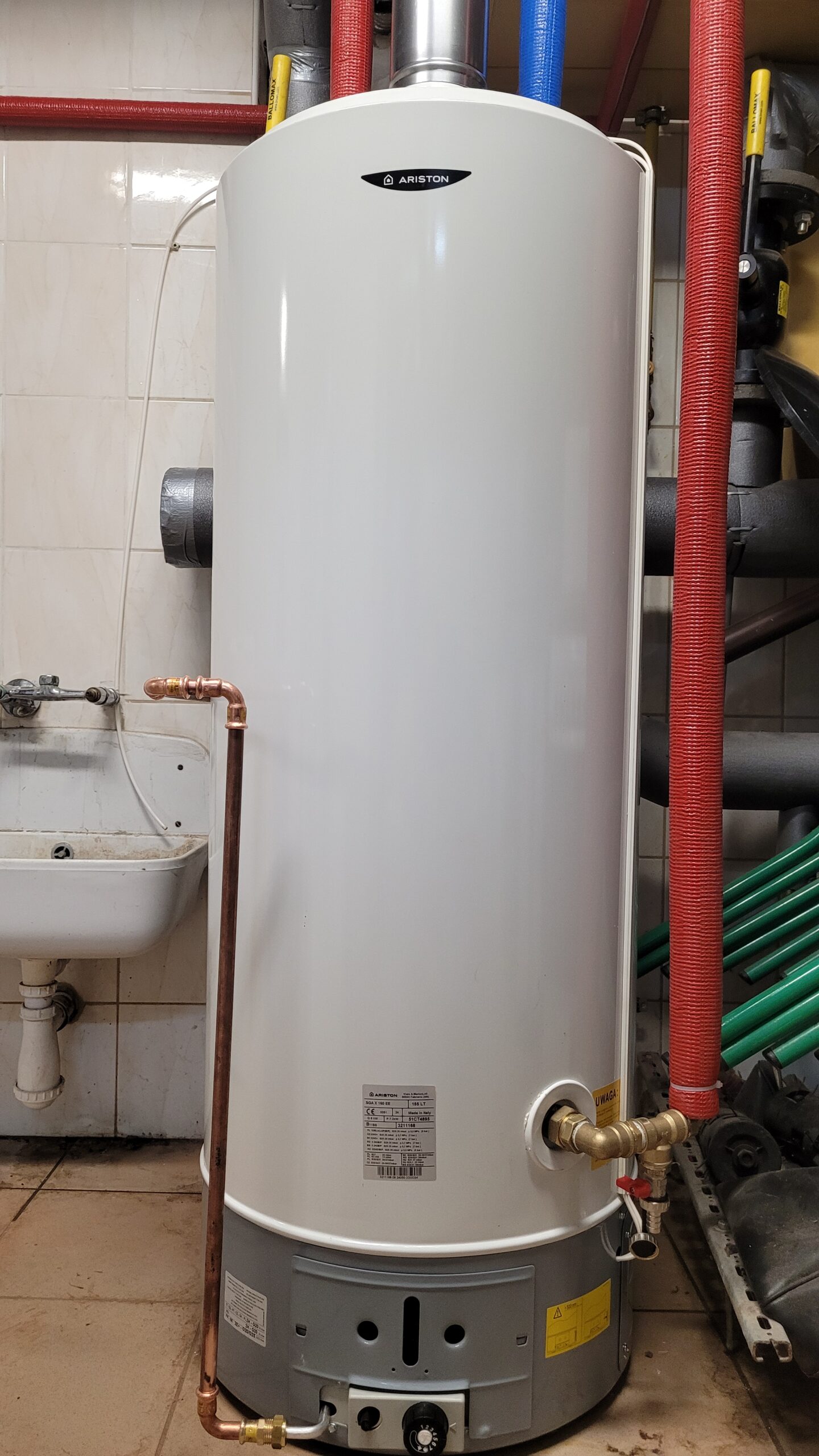 Montaż pojemnościowego gazowego podgrzewacza ciepłej wody Ariston SGA X 160