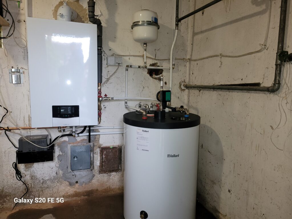 MONTAŻ KOTŁA VAILLANT ecoTEC plus Z ZASOBNIKIEM