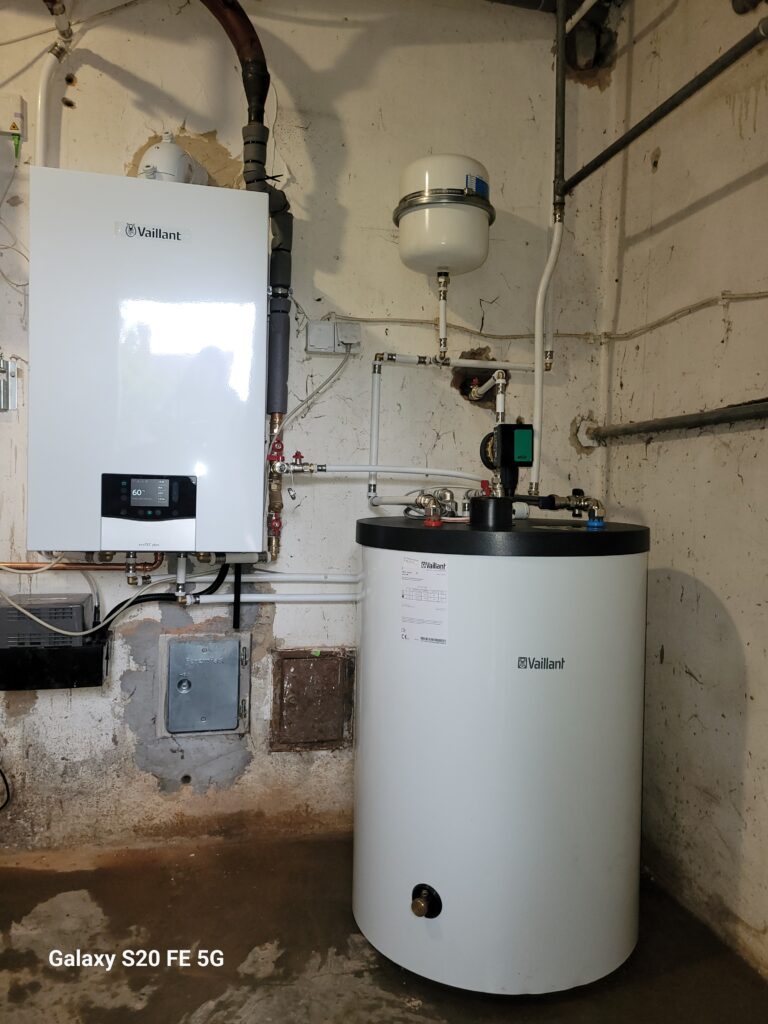 MONTAŻ KOTŁA VAILLANT ECO TEC PLUS Z ZASOBNIKIEM