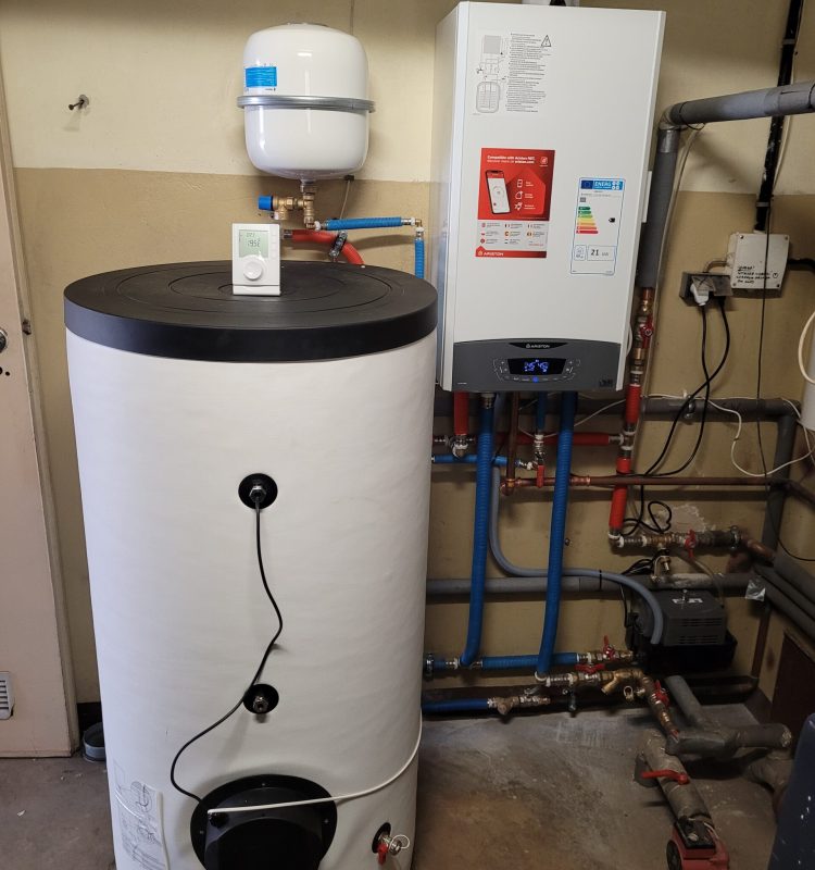 Profesjonalny montaż kotłów gazowych Ariston, Chaffoteaux i innych marek w Gdyni i okolicach. Instalacje gazowe, pompy ciepła, uzdatnianie wody, serwis i modernizacja systemów grzewczych. Zaufaj doświadczonym instalatorom!